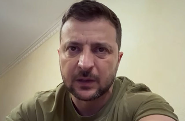 Šojgu dal Rusom pokyn na zosilnenie útokov v ukrajinských mestách, Zelenskyj vyzval na vyhľadanie úkrytu (video)