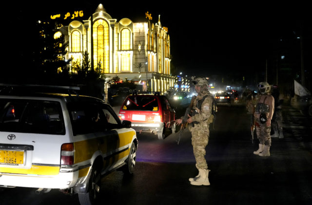 V Kábule došlo k bombovému útoku v mešite, podľa svedkov sa na mieste odpálil samovražedný atentátnik (video)