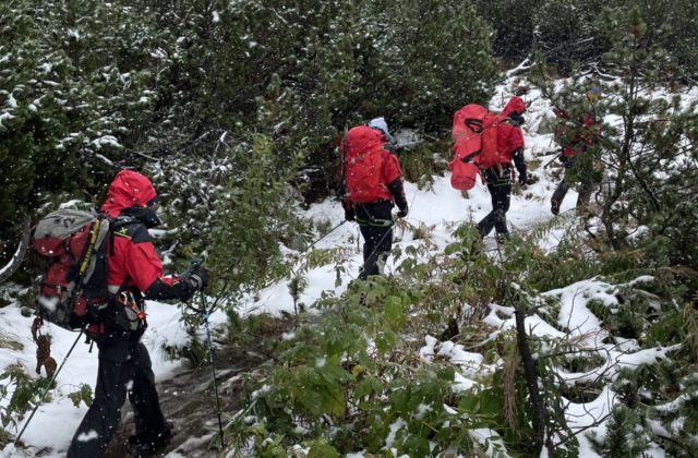 Vo Vysokých Tatrách vyhasli dva ľudské životy, záchranári našli telá pod snehom bez známok života