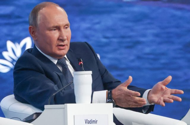Veľká Británia uvalila sankcie na ďalších štyroch ruských oligarchov s väzbami na Putina či Abramoviča