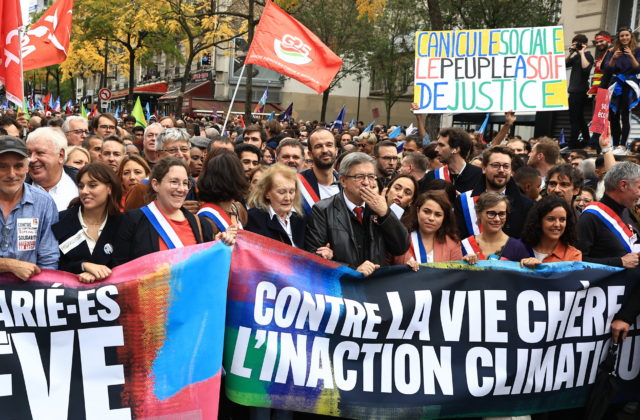 Vo Francúzsku sa konal pochod proti zdražovaniu. Ľudia Macronovu vládu vyzvali, aby konečne konala (video)