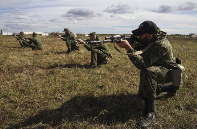 Dvaja muži zastrelili počas výcviku ruských dobrovoľníkov v Belgorodskej oblasti 11 ľudí a 15 zranili