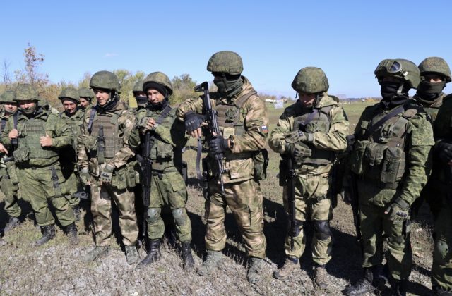 Rusi zmobilizovali státisíce vojakov, na prvé výročie ich invázie na Ukrajinu môže hroziť veľká ofenzíva