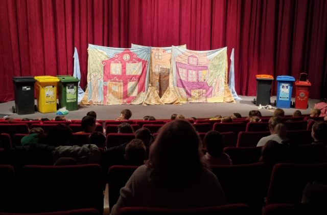 Divadelno – hudobné predstavenie učí deti, ako triediť odpad