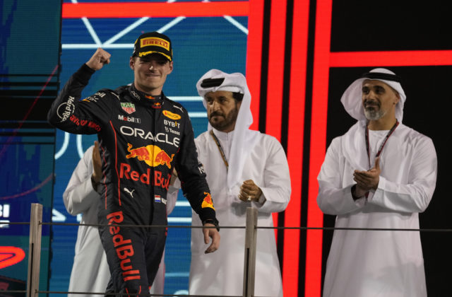 Verstappen v Abú Zabí zaznamenal pätnáste víťazstvo v sezóne a zlepšil historický rekord, Vettel ukončil kariéru