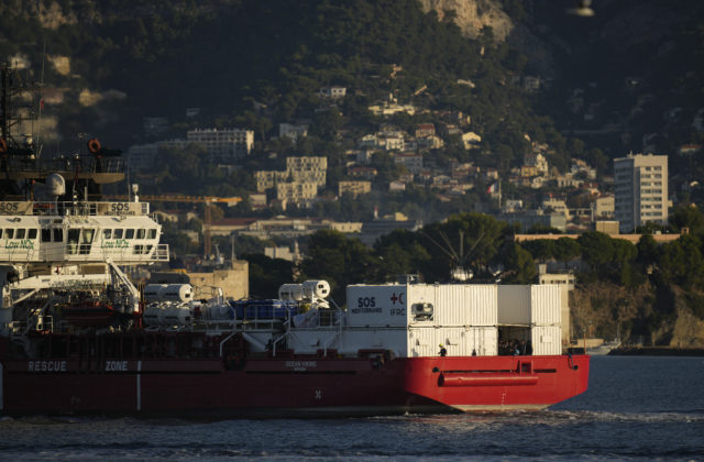 Viac než polovica mladistvých migrantov z lode Ocean Viking ušla z francúzskych prijímacích centier