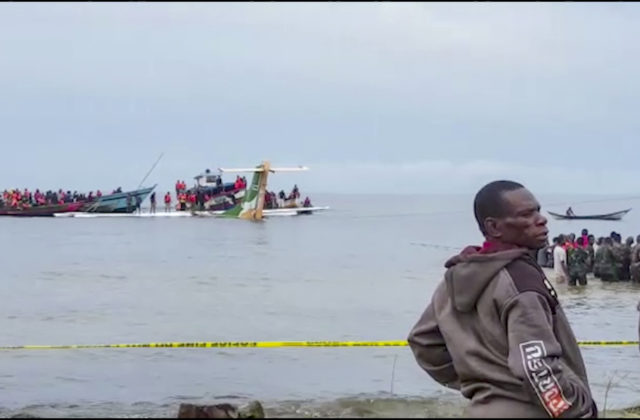 Lietadlo spoločnosti Precision Air sa zrútilo do Viktóriinho jazera, zahynulo 19 osôb (video)