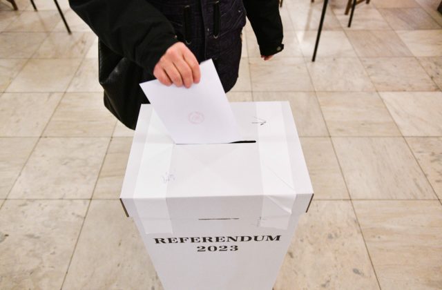 V 288 obciach boli všetky odovzdané hlasy za odpoveď „Áno“, na Luníku IX prišlo k referendu len sedem voličov