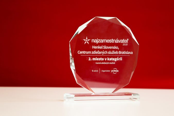 89802_the best employer award._henkel_slovensko1 676x451.jpg