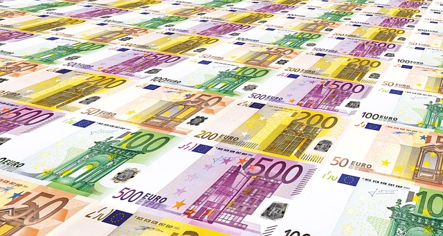 Euro € bankovky - pixabay