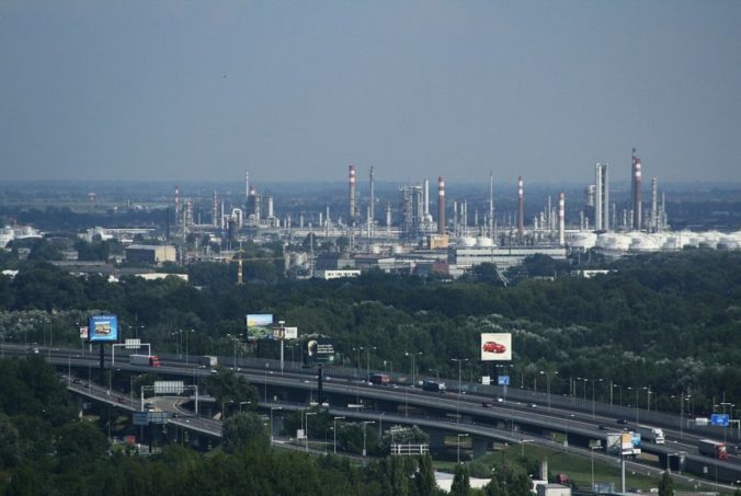 Slovensko zastavilo dodávky kontaminovanej ruskej ropy