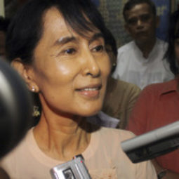 Aun Schan Su Ťij (Mjanmarsko)