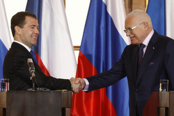 Klaus a Medvedev