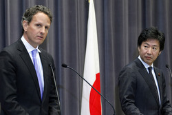 Timothy Geithner a Jun Azumi