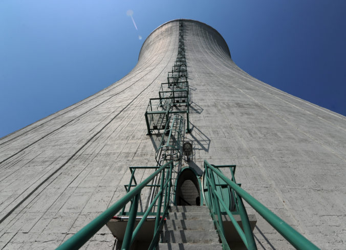 Jedna z chladiacich veží 3. a 4. bloku jadrovej elektrárne Mochovce počas návštevy poslancov Výboru NR SR pre hospodárske záležitosti na stavbe 3. a 4. bloku jadrovej elektrárne Mochovce. Mochovce, 2. júl 2019.