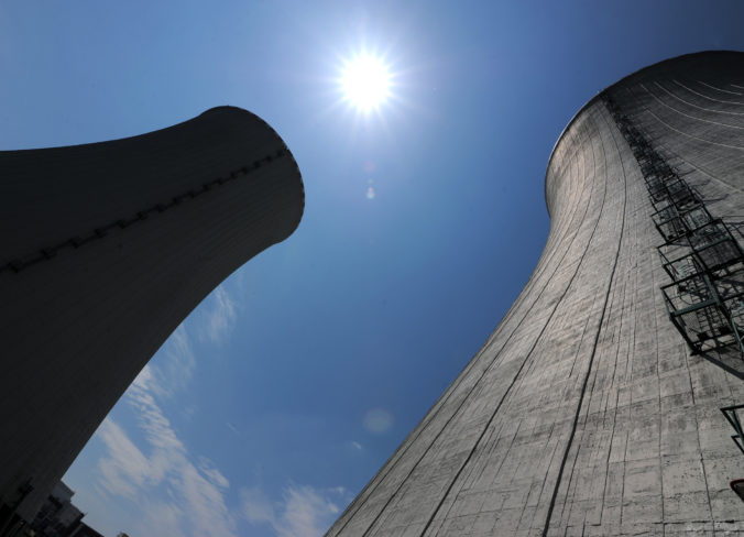 ** Chladiace veže 3. a 4. bloku jadrovej elektrárne Mochovce počas návštevy poslancov Výboru NR SR pre hospodárske záležitosti na stavbe 3. a 4. bloku jadrovej elektrárne Mochovce. Mochovce, 2. júl 2019.