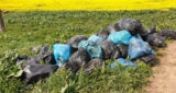 Na poli pri Brestovanoch v okrese Trnava objavili desiatky vriec s odpadom. Bolo v nich napríklad staré oblečenie či použité fľaše špinavé od oleja. Prípad si prevzal vyšetrovateľ, ktorý začal trestné stíhanie vo veci pre podozrenie z prečinu neoprávneného nakladania s odpadmi. Bratislava, 29. apríl 2020.