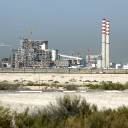 Dubai FILE Plánovaná elektráreň v Dubaji - The coal powered Hassyan power plant is seen under construction in Dubai, United Arab Emirates, on Oct. 14, 2020. The planned $3.4 billion coal fired power plant in Dubai instead will be converted to use natural gas, the sheikhdom announced Thursday, Feb. 3, 2022, amid the United Arab Emirates' wider pledge to have net zero carbon emissions by 2050. Coal Powered Sheikhdom