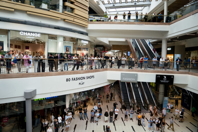 People observe a minute's silence to honour the victims of last week's shooting as shopping center Field's reopens, in Copenhagen, Monday, July 11, 2022. Several hundred shoppers and employees have stood for a minute of silence inside the Copenhagen mall where three people were killed when a gunman opened fired eight days ago. ()