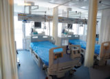 Pripravené nemocničné lôžka v Nemocnici Svet zdravia Galanta, ktorá prechádza do červeného režimu, čo znamená, že bude primárne poskytovať zdravotnú starostlivosť pre pacientov s ochorením COVID-19 z galantského a nitrianskeho regiónu. Galanta, 7. január 2021.