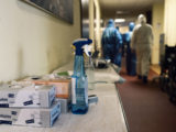 Dezinfekcia a ochranné pomôcky na oddelení COVID-19 v Nemocnici Malacky. Bratislava, 4. február 2021.