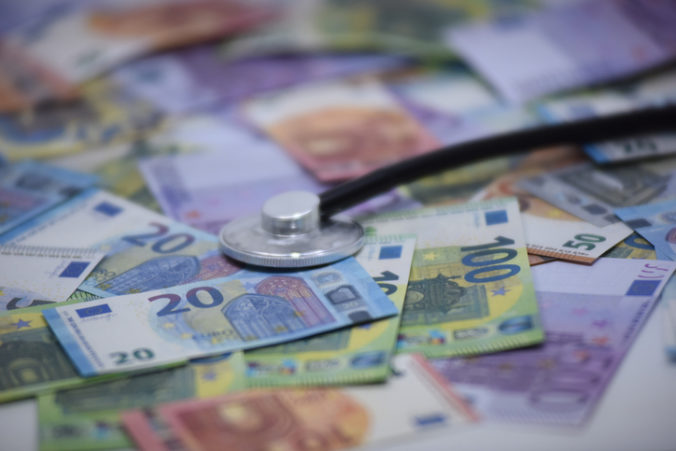 zvýšenie platov lekárov lekári peniaze zdravotníctvo