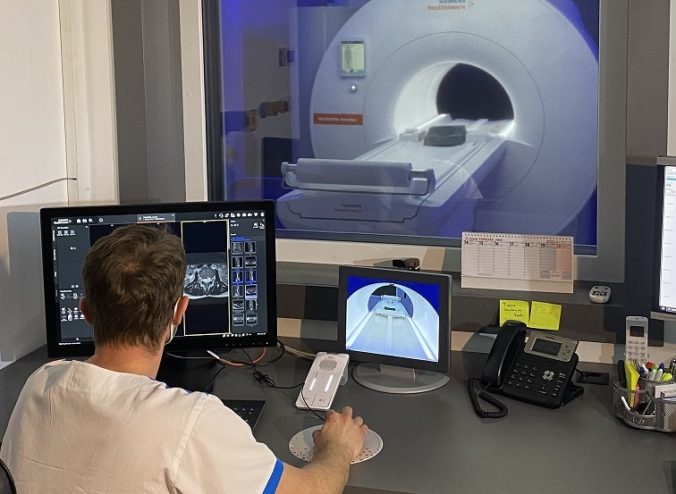 LENGVARSKÝ: Nové pracovisko magnetickej rezonancie (MR) v Nemocnici s poliklinikou Brezno počas slávnostného otvorenia. Bratislava, Navštívil nemocnicu v Brezne